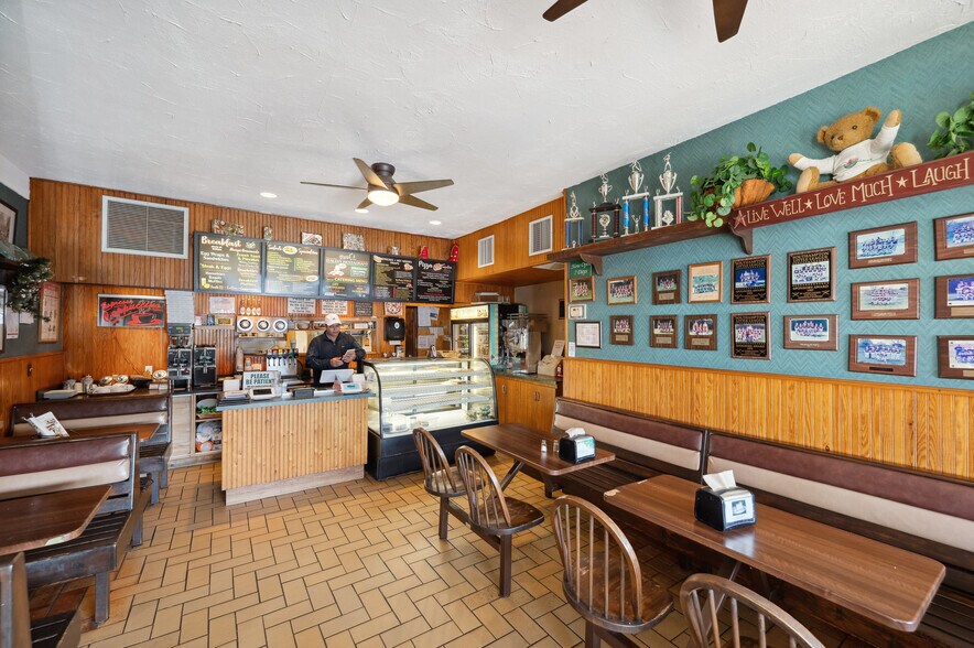 More Photos Of 21 Hill St, Southampton Restaurant For Lease