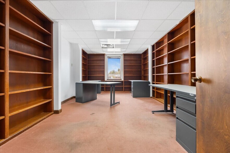 More Photos Of 601 Avery St, Parkersburg Office For Sale