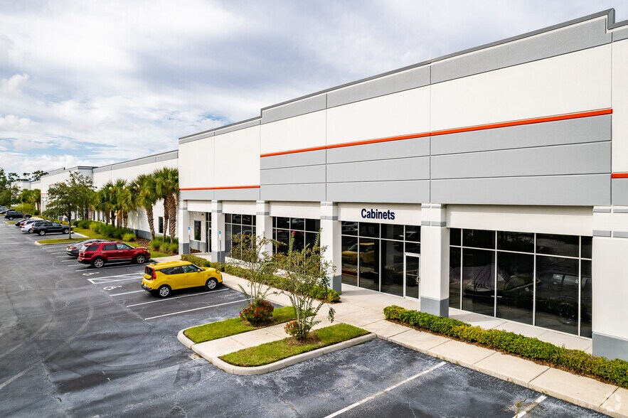 More Photos Of 7320 Kingspointe Pky, Orlando Distribution For Lease