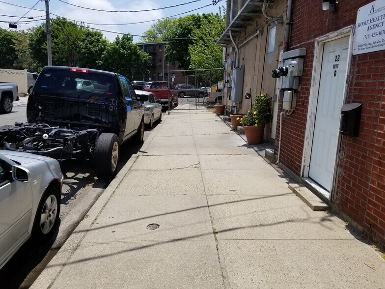 More Photos Of 22 Van Buren Ave, Floral Park Warehouse For Lease