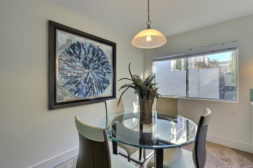 More Photos Of 534 Broadway St, Venice Apartments For Sale