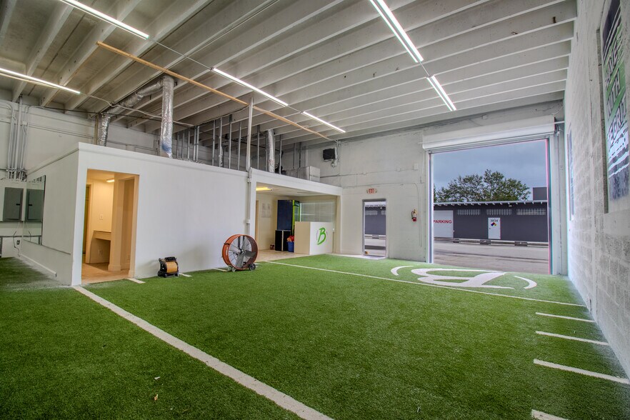 More Photos Of 3031-3035 NE 12th Ter, Oakland Park Warehouse For Sale