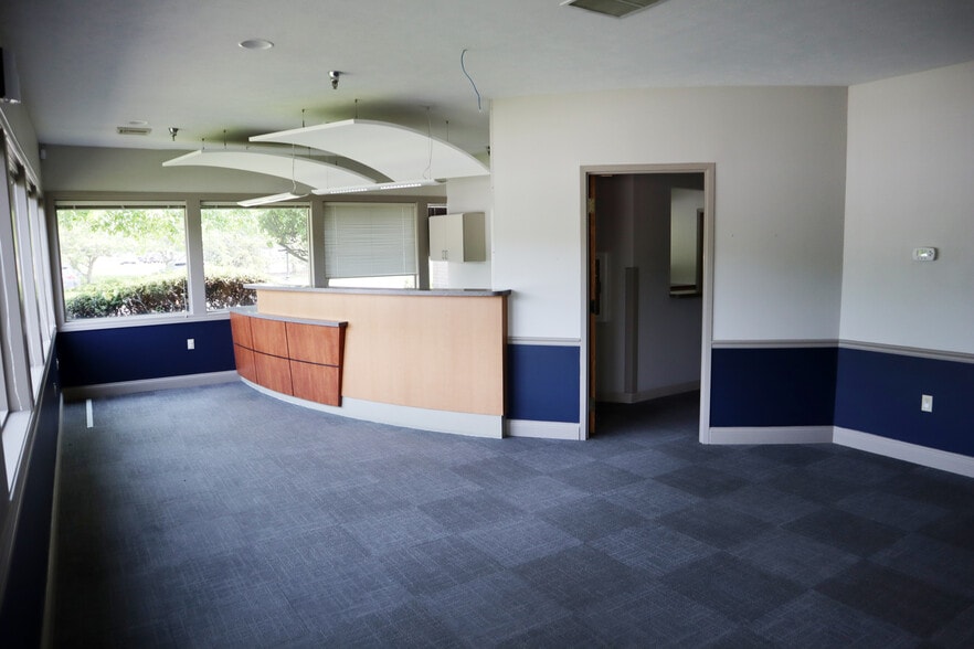 More Photos Of 230-270 E Day Rd, Mishawaka Medical For Lease