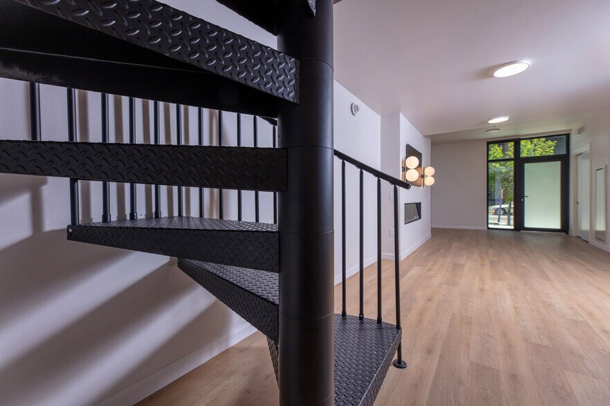 More Photos Of 849 E Washington Ave, Madison Apartments For Lease