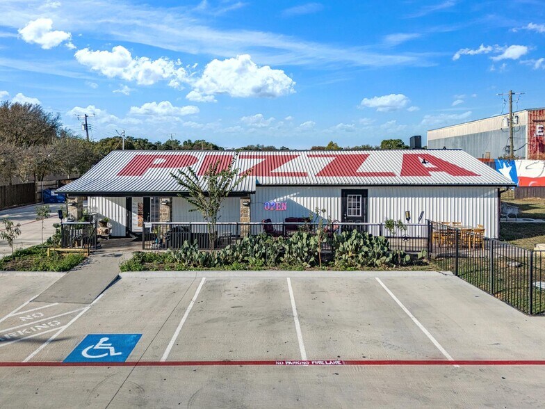 More Photos Of 9805 Jacksboro Hwy, Fort Worth Freestanding For Sale