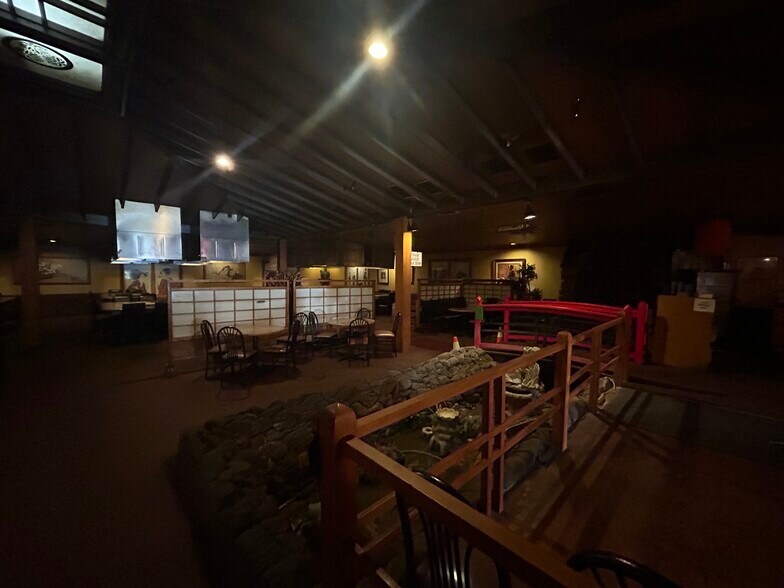 More Photos Of 8 Tech One Dr, Monroeville Restaurant For Lease