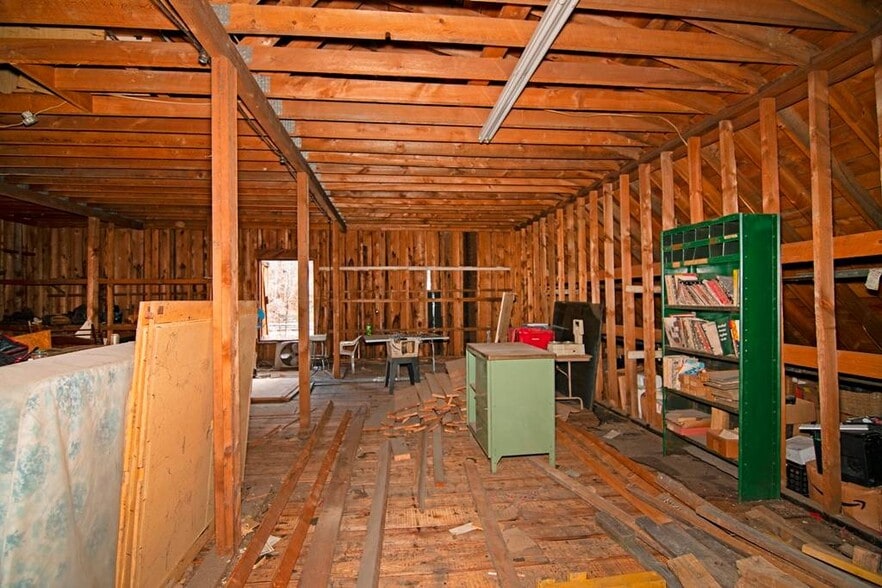 More Photos Of 1002 Guyandotte Ave, Mullens Storefront For Sale