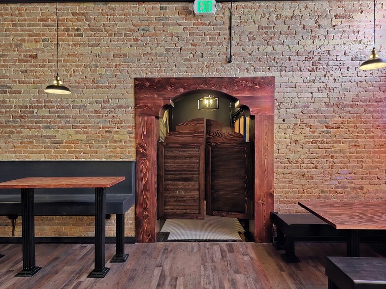 More Photos Of 1011 Front St, Evanston Restaurant For Lease