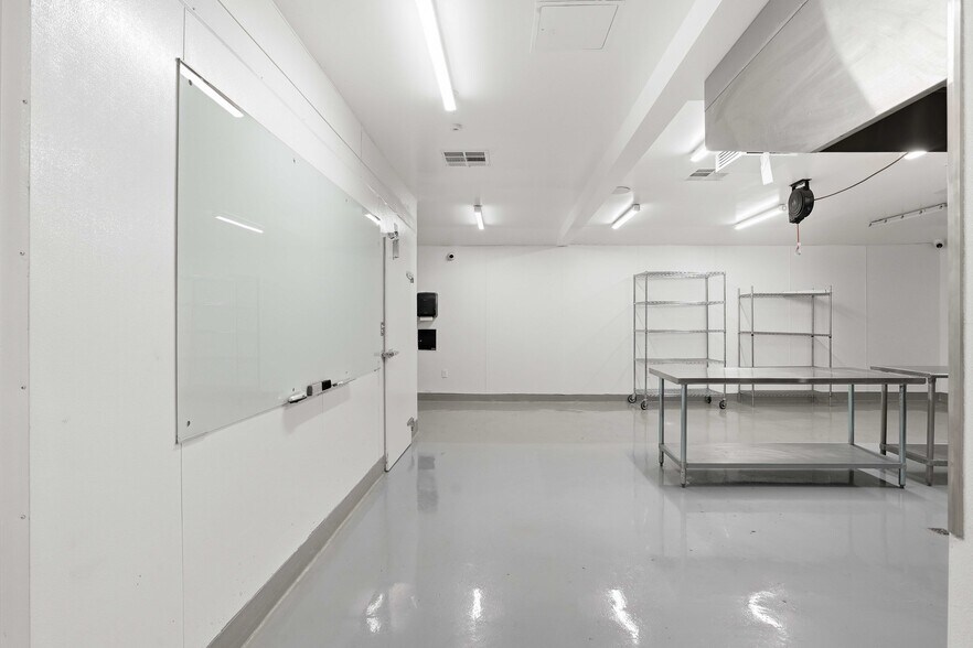 More Photos Of 14071 Polk St, Sylmar Food Processing For Lease