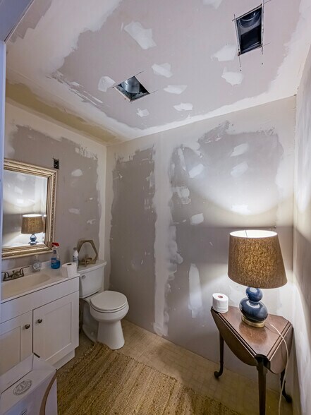 More Photos Of 134 N Patterson St, Valdosta Storefront Retail Office For Sale