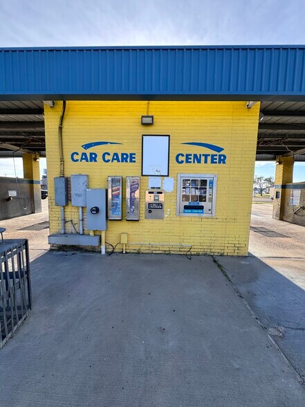 More Photos Of 952 S Commercial St, Aransas Pass Carwash For Sale