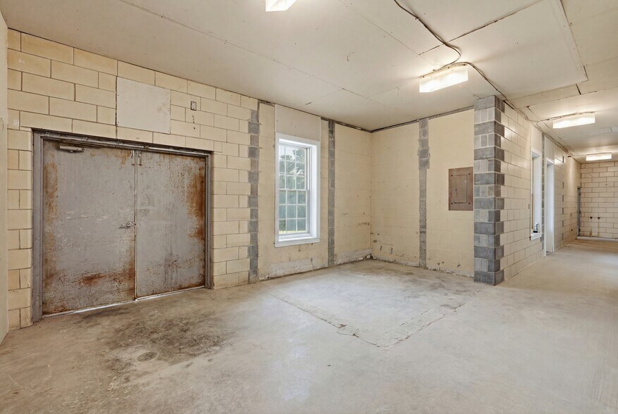 More Photos Of 13175 Washington Springs Winery Ln, Smithsburg Flex For Lease
