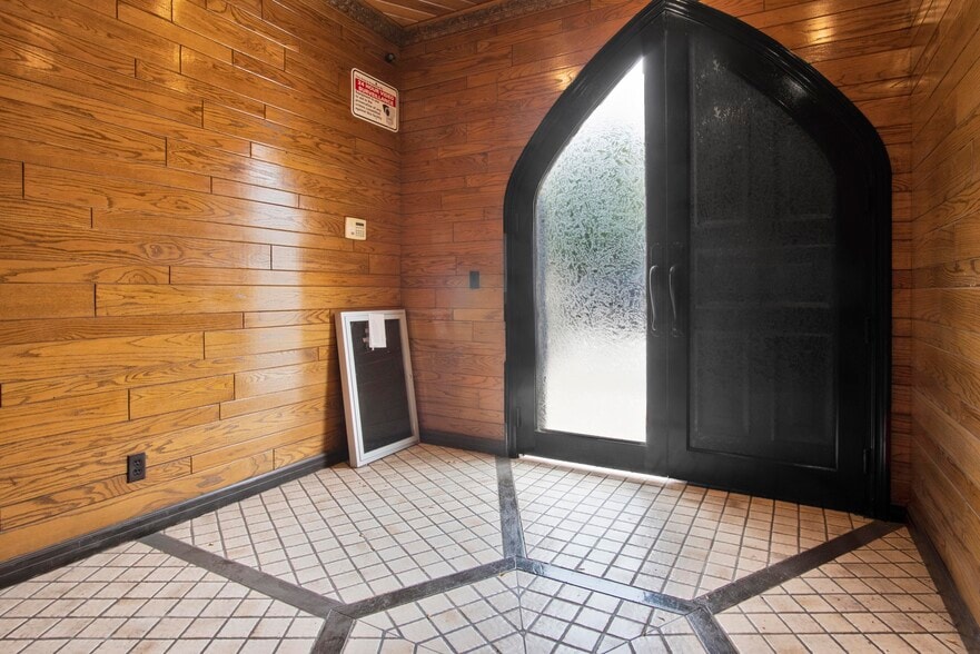 More Photos Of 3099 N Lima St, Burbank Flex For Lease