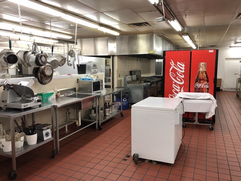 More Photos Of 340 Oyler Ave, Oak Hill Hotel For Lease