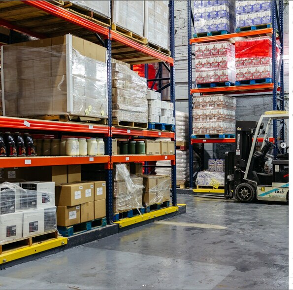 More Photos Of 9213 183rd St, Hollis Warehouse For Lease