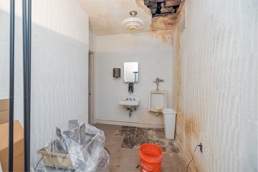 More Photos Of 401 Halifax St, Emporia Office For Sale