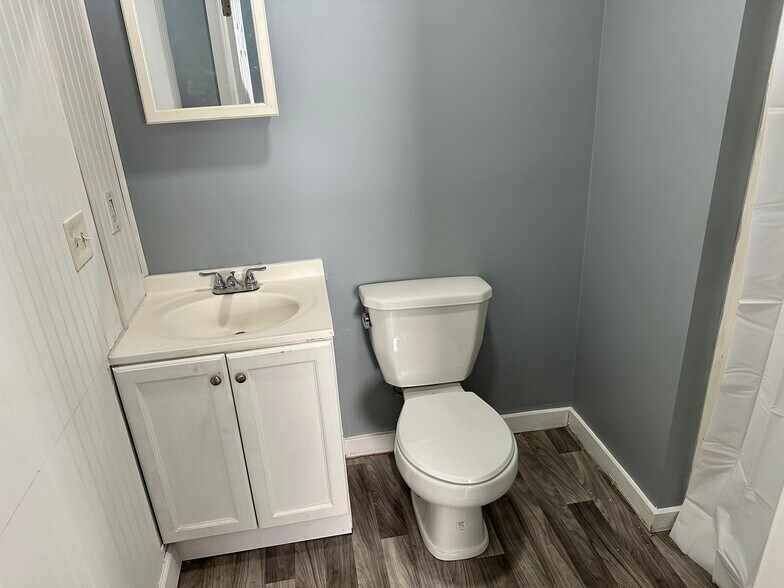 More Photos Of 80 Beauchamp Dr, Elkton Flex For Lease