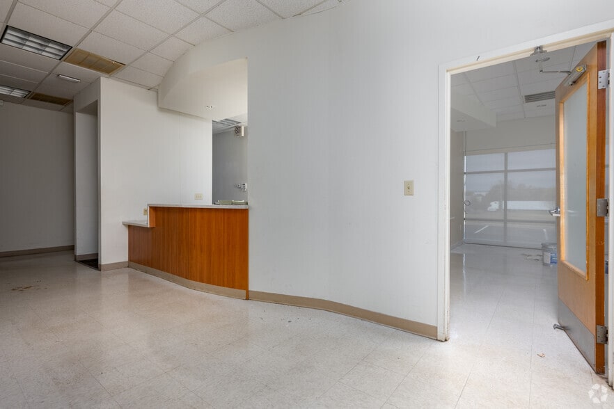 More Photos Of 7360 W Friendly Ave, Greensboro Unknown For Lease