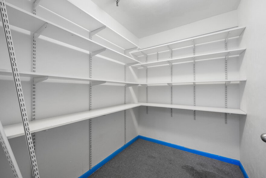 More Photos Of 2441 NW 43rd St, Gainesville Storefront For Sale