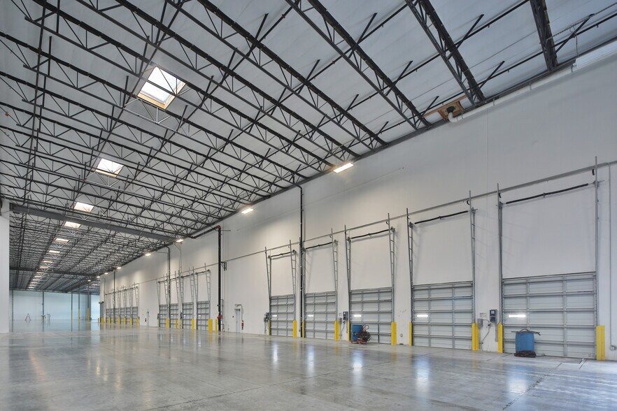 More Photos Of 11401 Greenstone Ave, Santa Fe Springs Distribution For Lease