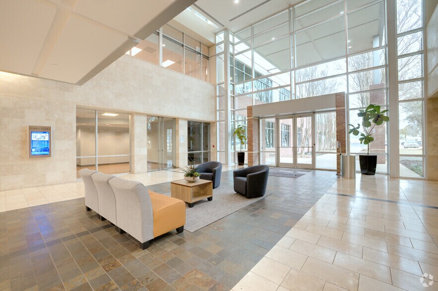 More Photos Of 9601 Amberglen Blvd, Austin Office For Lease