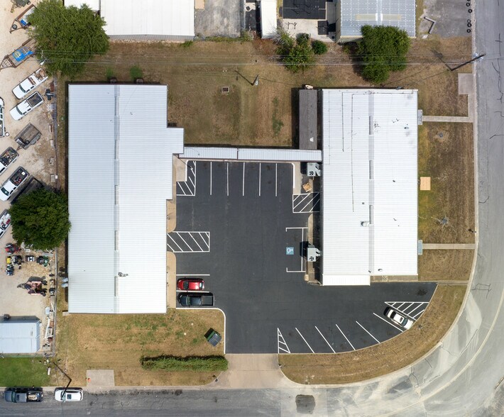 More Photos Of 1916 Hydro Dr, Austin Unknown For Lease