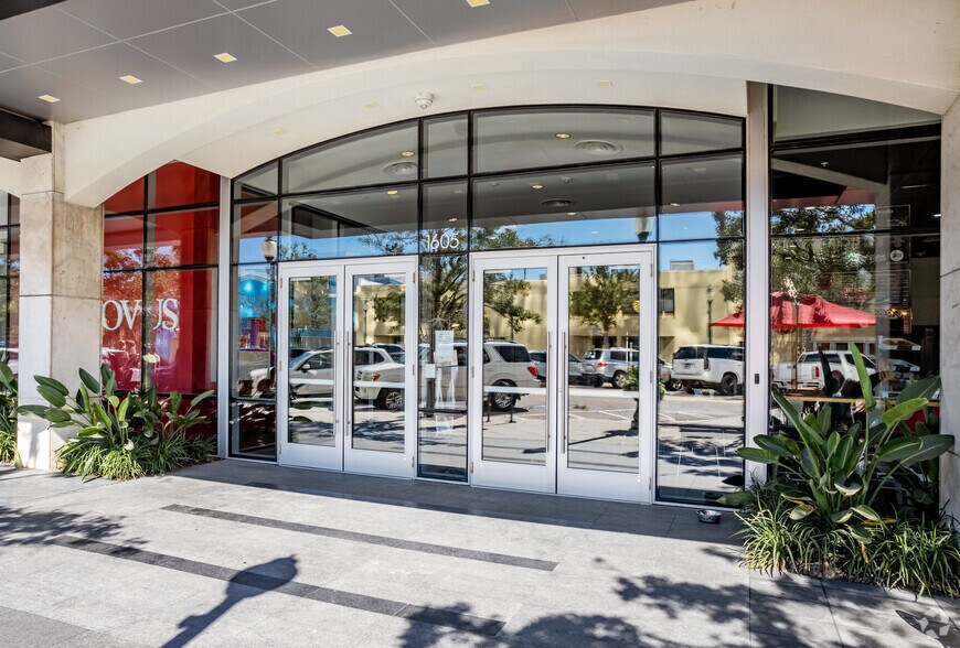 More Photos Of 1605 Main St, Sarasota Office For Lease