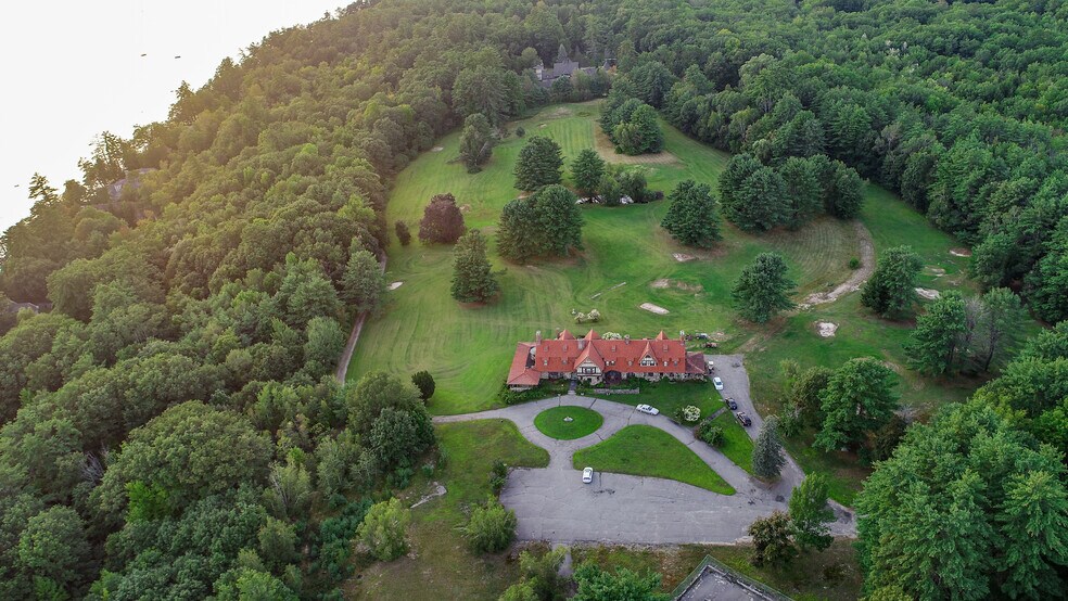 More Photos Of 50 Jacobs Rd, Moultonborough Hotel For Sale