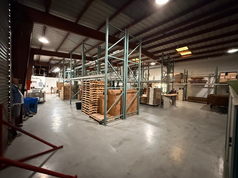More Photos Of 9828 Pearmain St, Oakland Warehouse For Lease