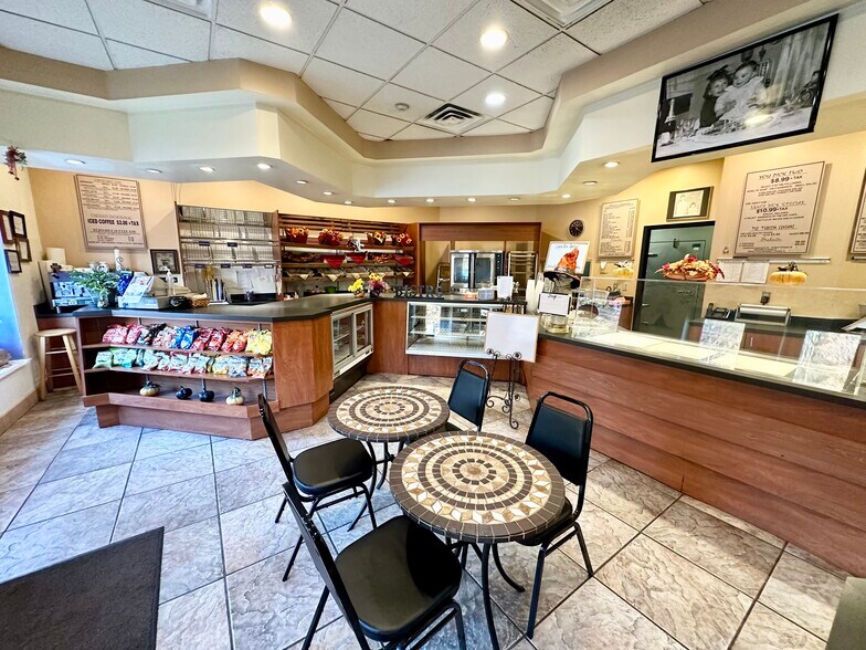 More Photos Of 136-154 Rifle Camp Rd, Woodland Park General Retail For Sale