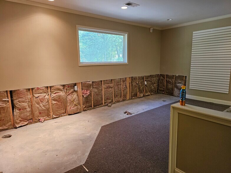 More Photos Of 301 Ramblin Rd, West Columbia Office For Sale