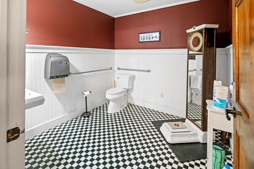 More Photos Of 688 E Bay Ave, Barnegat Restaurant For Sale