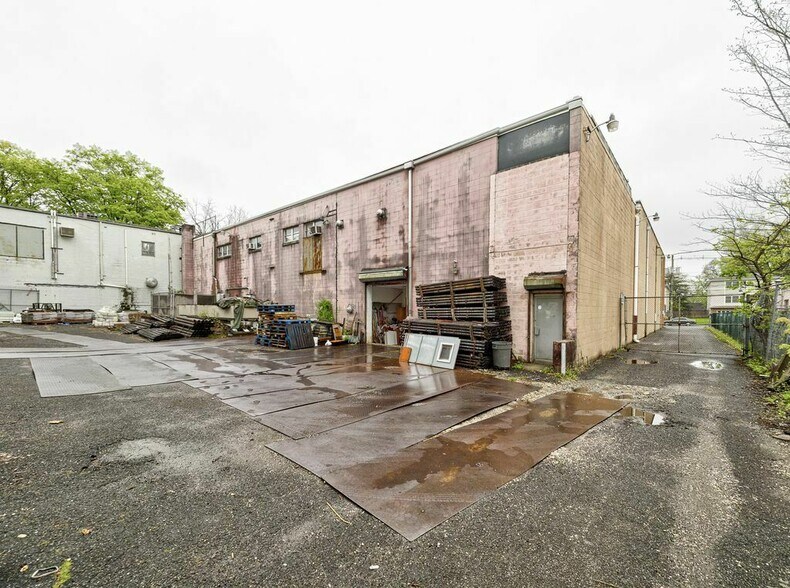 More Photos Of 300-306 W 1st Ave, Roselle Warehouse For Sale