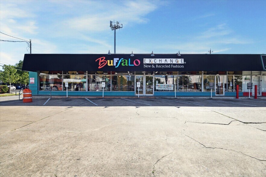 Primary Photo Of 2901 S Shepherd Dr, Houston Storefront For Lease