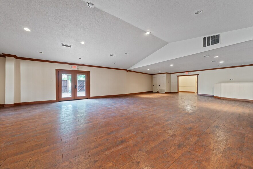 More Photos Of 6401 Rock Creek Rd, Waco Freestanding For Sale