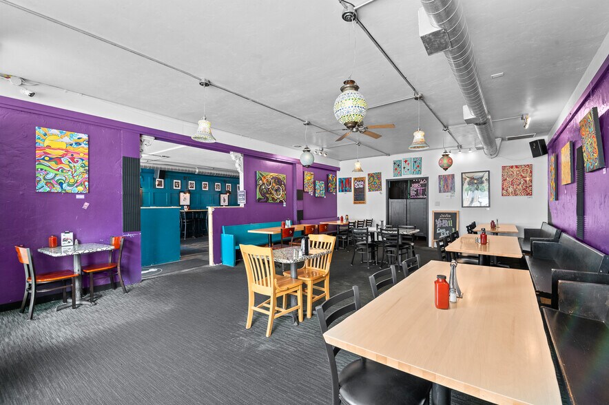 More Photos Of 201 S Broadway, Green Bay Restaurant For Sale