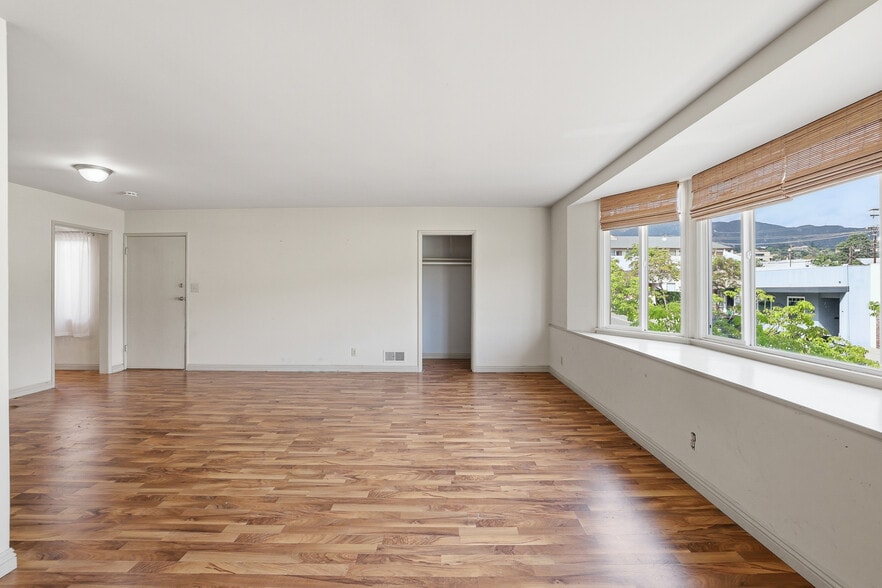 More Photos Of 3521 Ocean View Blvd, Glendale General Retail For Sale