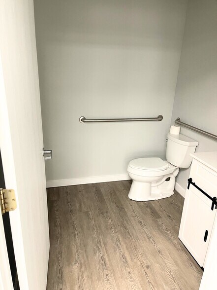 More Photos Of 160 Cleveland St, Elyria Office For Sale