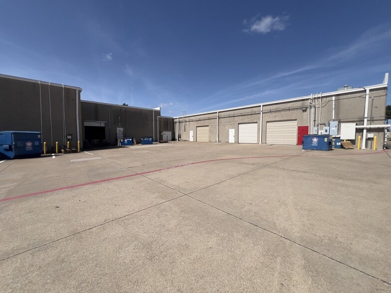 More Photos Of 1825 E Plano Pky, Plano Light Manufacturing For Lease