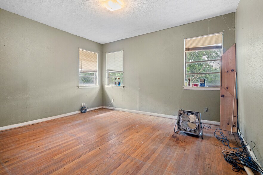 More Photos Of 410 Ellis Ave, Red Oak Land For Lease