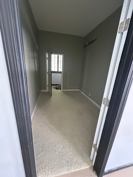 More Photos Of 200 Wyandotte St, Kansas City Storefront Retail Office For Sale