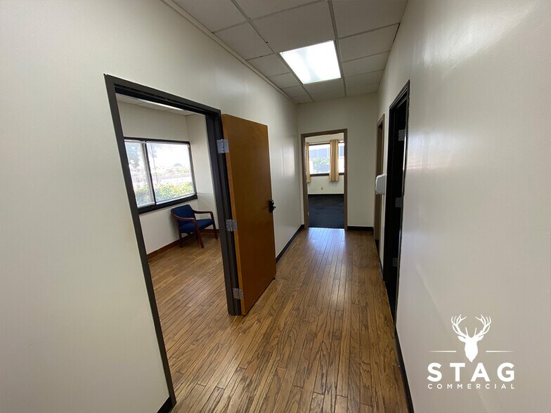 More Photos Of 3901 Airport Fwy, Bedford Office For Lease