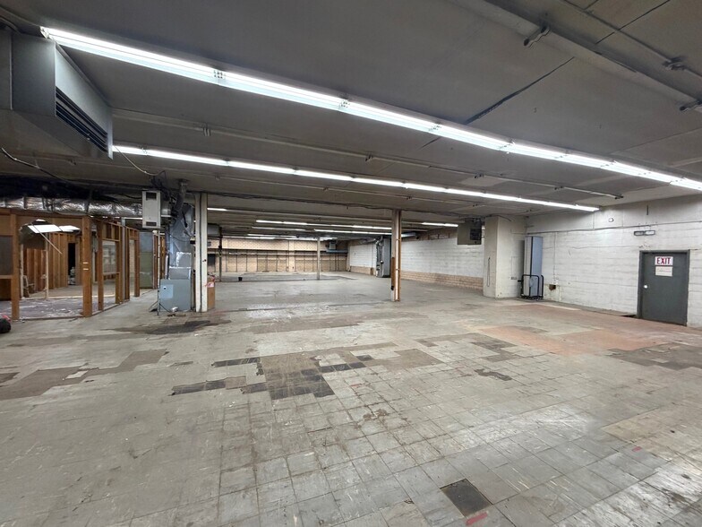 More Photos Of 221 Cherry Ave NE, Canton Distribution For Lease