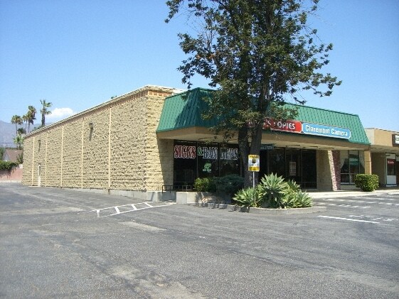 Primary Photo Of 863-865 W Foothill Blvd, Claremont Storefront For Lease