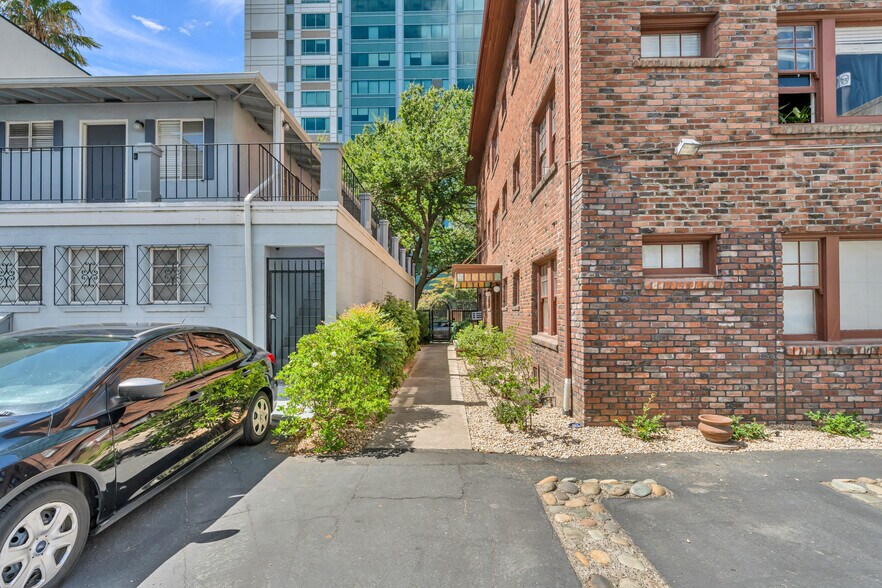 More Photos Of 1021 H St, Sacramento Apartments For Sale