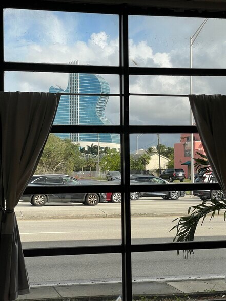 More Photos Of 5900 Stirling Rd, Hollywood Warehouse For Lease