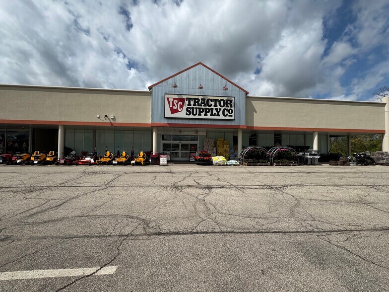 More Photos Of , Akron General Retail For Sale