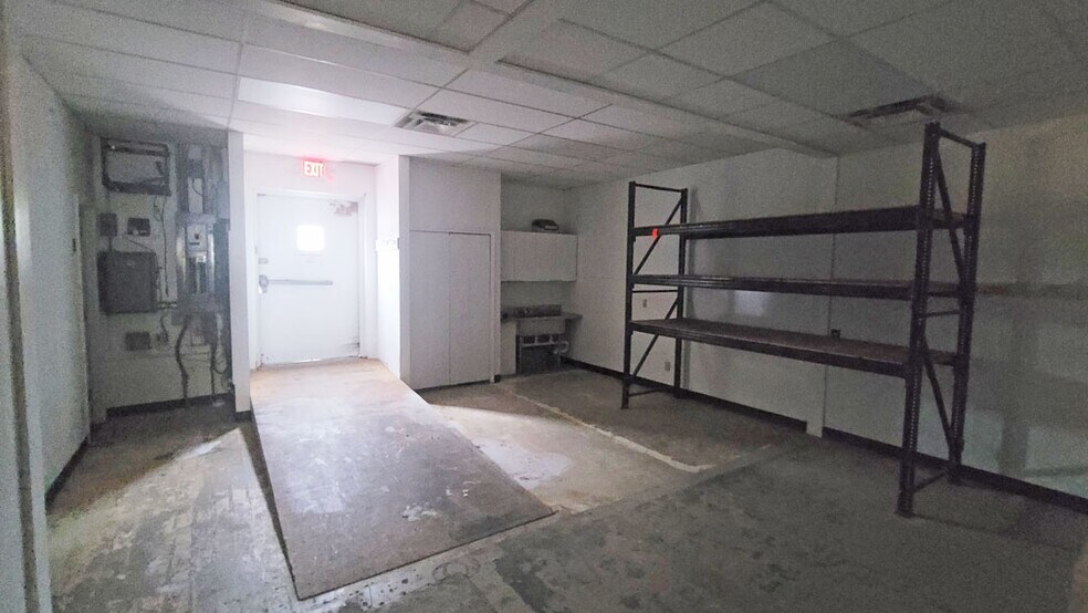 More Photos Of 14960-14964 S State Ave, Middlefield Storefront For Lease