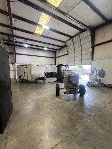 More Photos Of 7500 Appling Center Dr, Memphis Warehouse For Sale