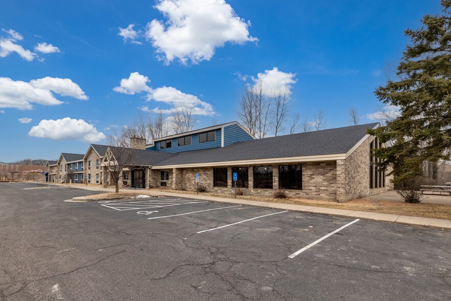 More Photos Of 4675 White Bear Pky, White Bear Lake Hotel For Sale